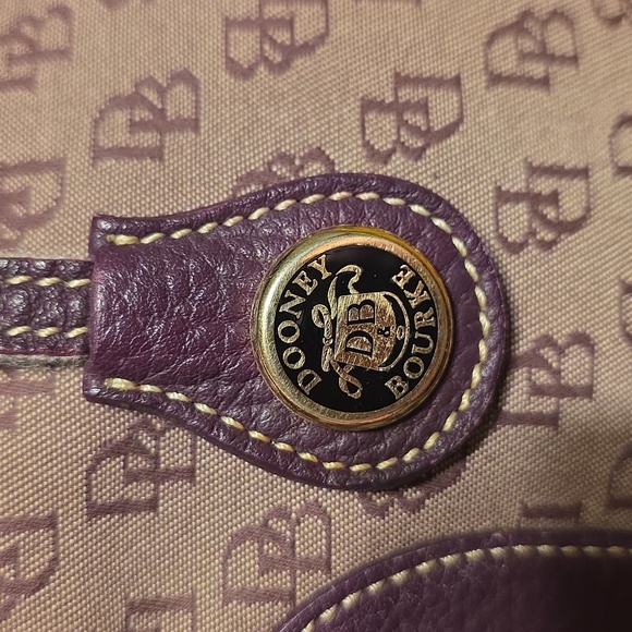 Dooney & Bourke Vintage purple logo canvas and dark purple shoulder bag - Picture 10 of 16
